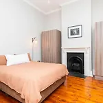2-Bed Rose Cottage In Woodstock
