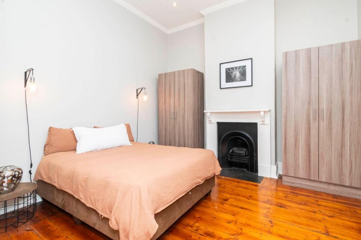 2-bed Rose In Woodstock Holiday home Cape Town