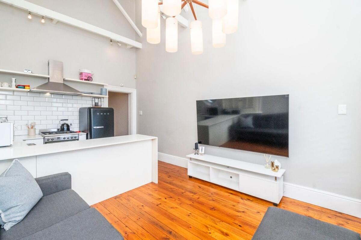 2-bed Rose In Woodstock * Cape Town